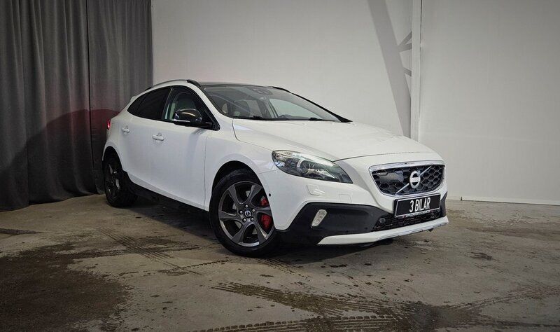 Vit Begagnad 2014 Volvo V40 CC Summum Kombi | 169 000 kr (Marknadspris) - Bild 1/4