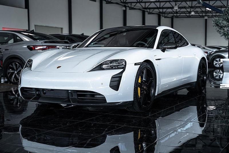 Vit Begagnad 2020 Porsche Taycan Turbo S Chrono Sedan | 989 500 kr - Bild 1/4
