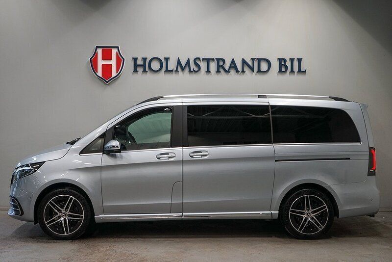 Silver Begagnad 2024 Mercedes V300 Avantgarde Minibuss | 869 900 kr - Bild 1/4