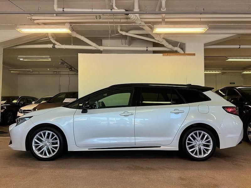 Begagnad Toyota Corolla Sport 184 HK (135 kW) 2022 Vit Kombi
