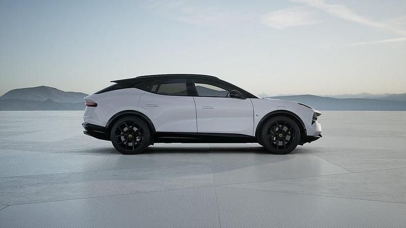 Begagnad Lotus Eletre 450 kW (612 HK) 2024 Akoya white SUV