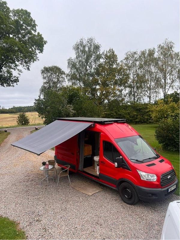 Röd Begagnad 2015 Ford Transit Minibuss | 250 000 kr - Bild 1/4