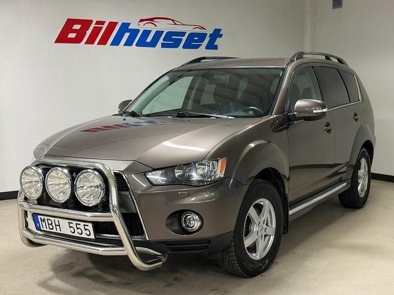 Brun Begagnad 2011 Mitsubishi Outlander Comfort Edition SUV | 93 000 kr (Lite dyr) - Bild 1/4