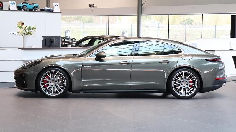Ny Porsche Panamera 4S 2026 Grön Sedan