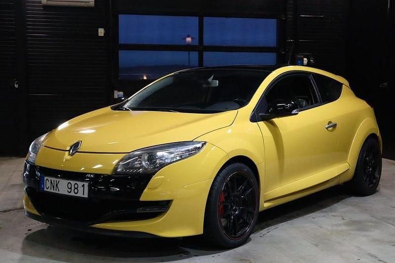 Begagnad Renault Mégane III R.S. 250 HK (183 kW) 2010 Gul