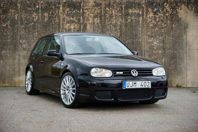 Svart Begagnad 2003 VW Golf IV R Halvkombi | 469 900 kr - Bild 1/4