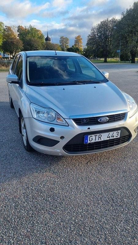 Grå Begagnad 2008 Ford Focus Trend Halvkombi | 14 000 kr (Bra pris) - Bild 1/4