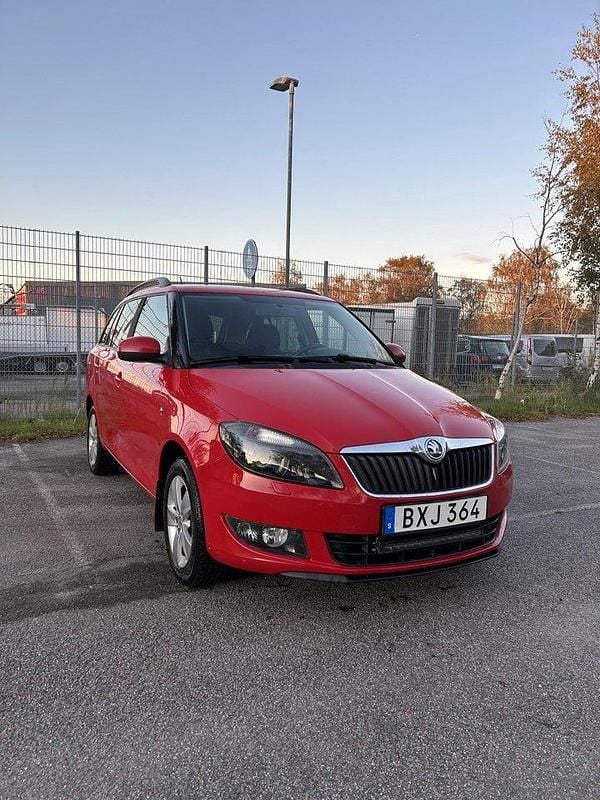 Röd Begagnad 2014 Skoda Fabia Ambiente Kombi | 45 000 kr (Bra pris) - Bild 1/4