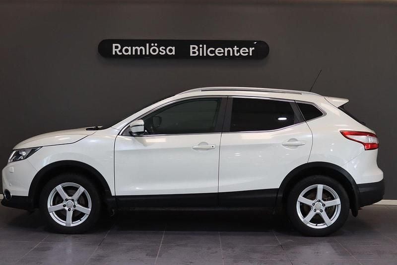Vit Begagnad 2014 Nissan Qashqai SUV | 124 900 kr (Marknadspris) - Bild 1/4