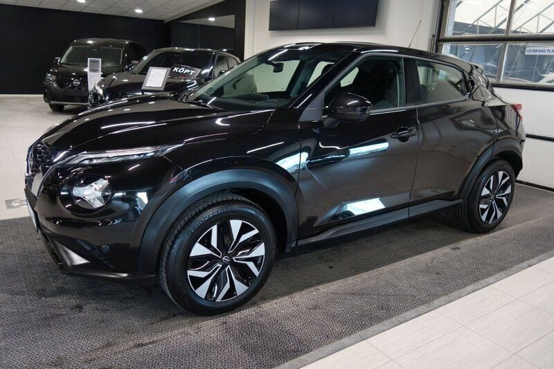 Svart Begagnad 2023 Nissan Juke Acenta SUV | 239 000 kr (Marknadspris) - Bild 1/4