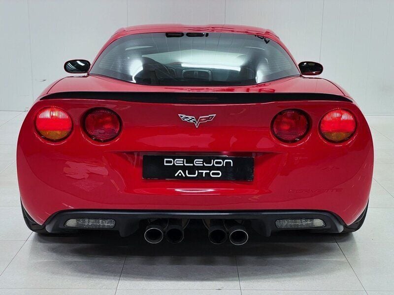 Begagnad Chevrolet Corvette Z06 600 HK (441 kW) 2006 Victory red Sportkupé