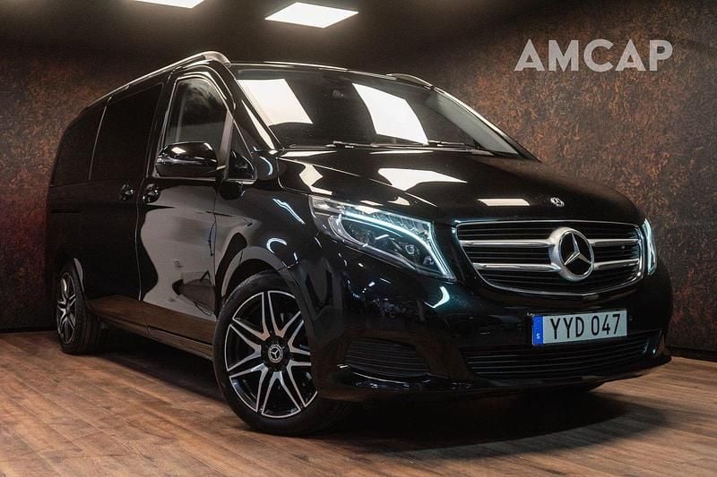 Svart Begagnad 2018 Mercedes V220 Minibuss | 398 500 kr (Bra pris) - Bild 1/4