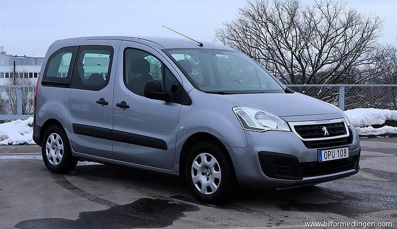 Begagnad Peugeot Partner Tepee S 110 HK (80 kW) 2017 Grå svart Minibuss
