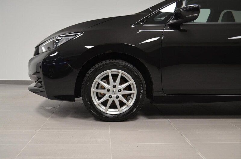 Begagnad Nissan Leaf Tekna 160 kW (218 HK) 2022 Svart Halvkombi