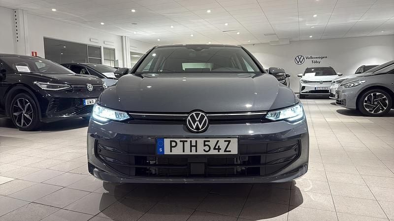 Begagnad VW Golf VIII Advance 150 HK (110 kW) 2024 Grå Halvkombi