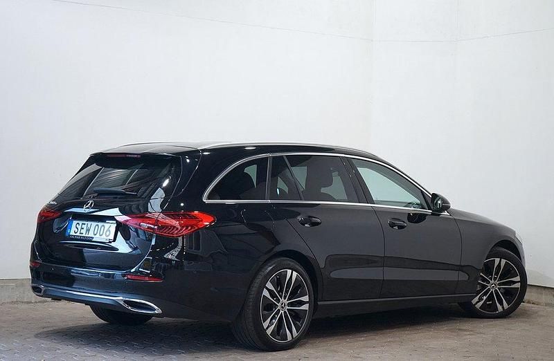 Begagnad Mercedes C300e Avantgarde 313 HK (230 kW) 2022 Svart Kombi