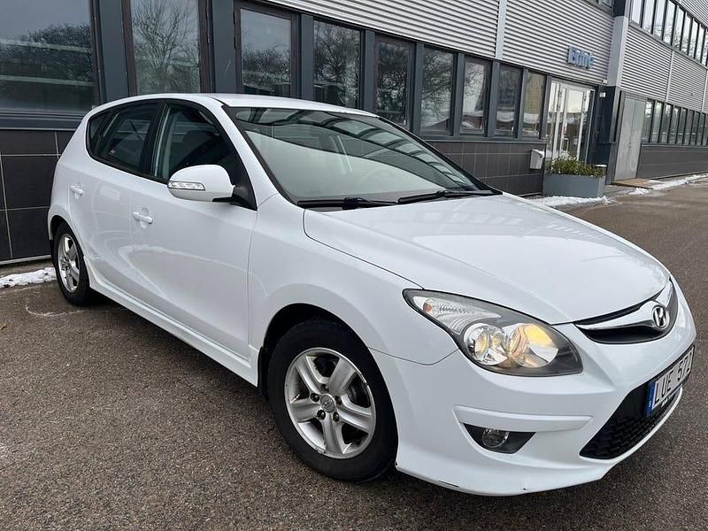 Begagnad Hyundai i30 116 HK (85 kW) 2012 Vit Halvkombi