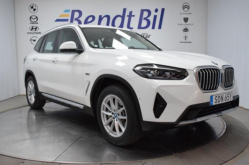 Vit Begagnad 2021 BMW X3 SUV | 394 500 kr (Bra pris) - Bild 1/3