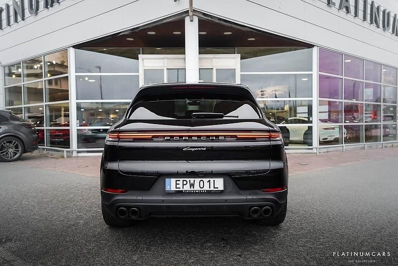 Begagnad Porsche Cayenne Chrono 470 HK (345 kW) 2024 Svart SUV