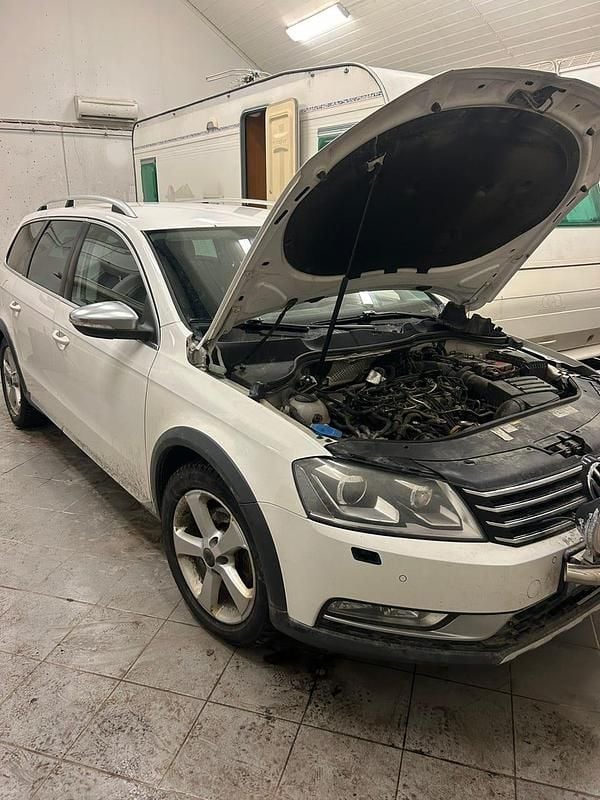 Begagnad 2014 VW Passat Alltrack Kombi | 29 000 kr (Superpris) - Bild 1/3