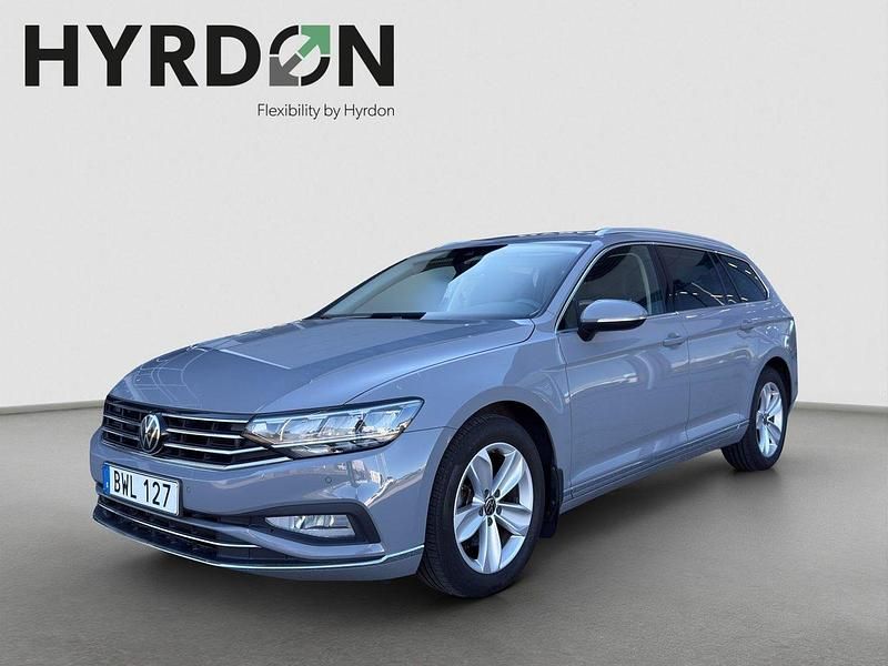 Grå Begagnad 2022 VW Passat GT Kombi | 299 000 kr (Marknadspris) - Bild 1/4