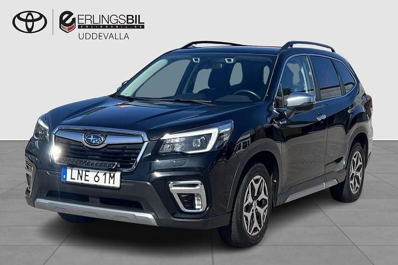 Svart Begagnad 2021 Subaru Forester SUV | 279 900 kr - Bild 1/4