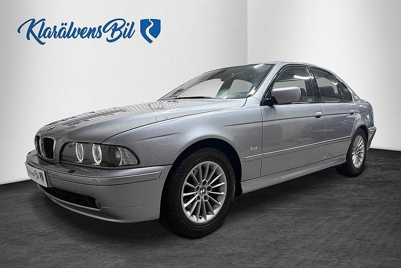 Blå Begagnad 2002 BMW 530 Sedan | 69 900 kr - Bild 1/4