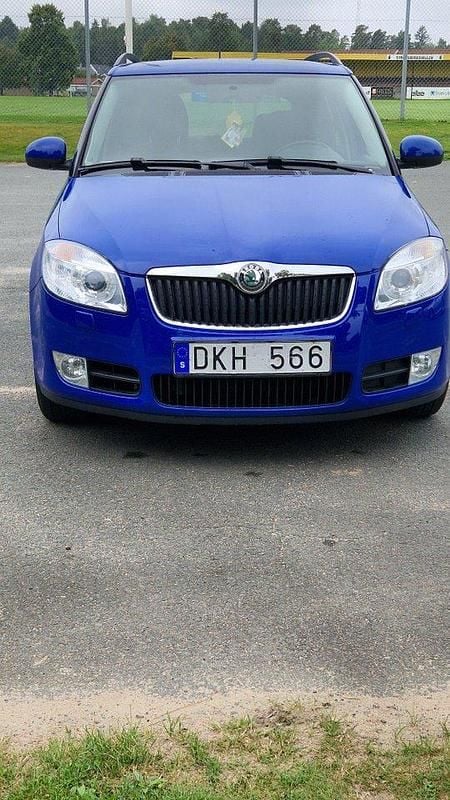 Blå Begagnad 2010 Skoda Fabia Kombi | 65 000 kr (Dyr) - Bild 1/4