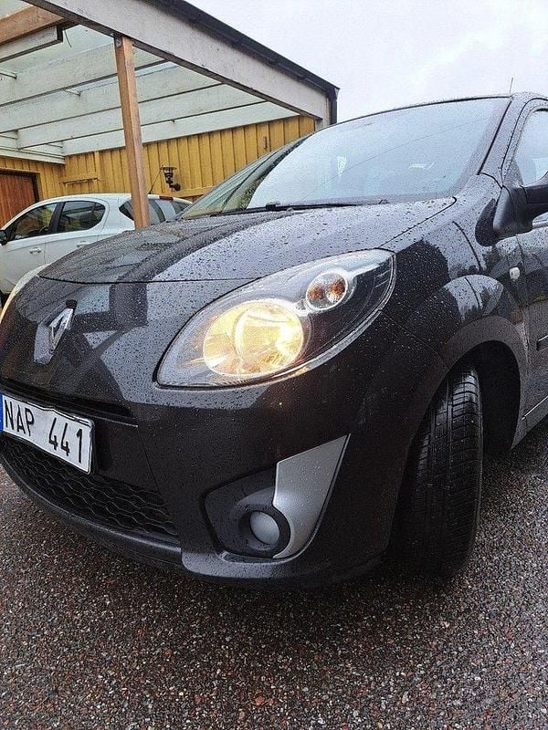 Begagnad Renault Twingo 76 HK (55 kW) 2009 Svart Halvkombi