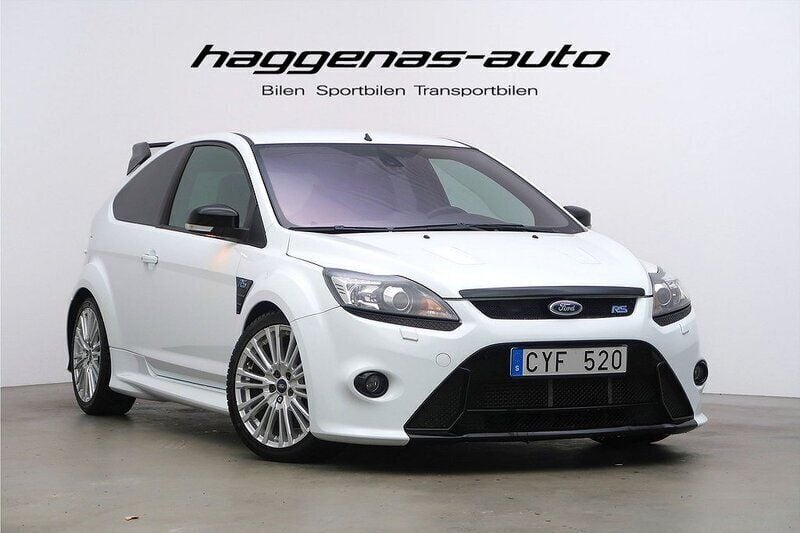 Vit Begagnad 2010 Ford Focus RS Halvkombi | 379 000 kr - Bild 1/4