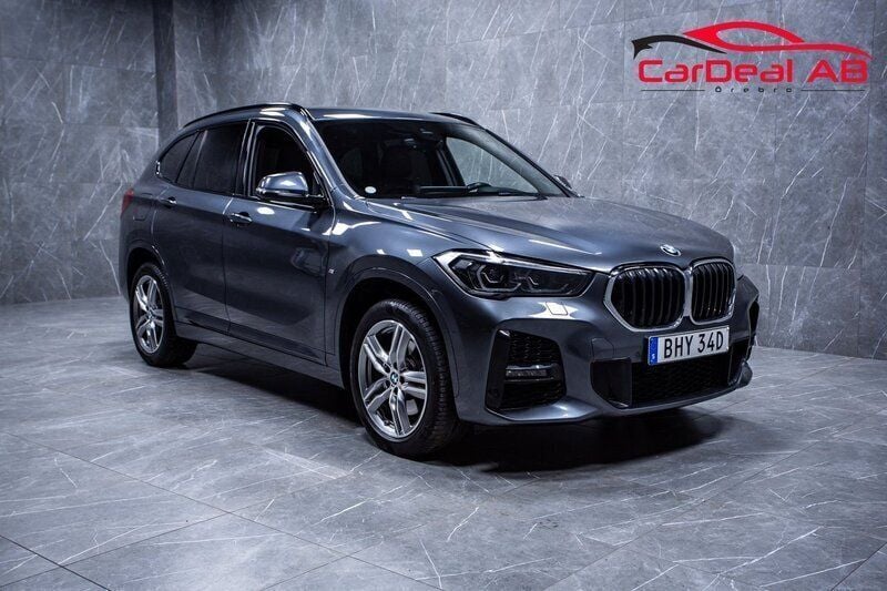 Grå Begagnad 2019 BMW X1 M Sport SUV | 288 800 kr (Dyr) - Bild 1/4