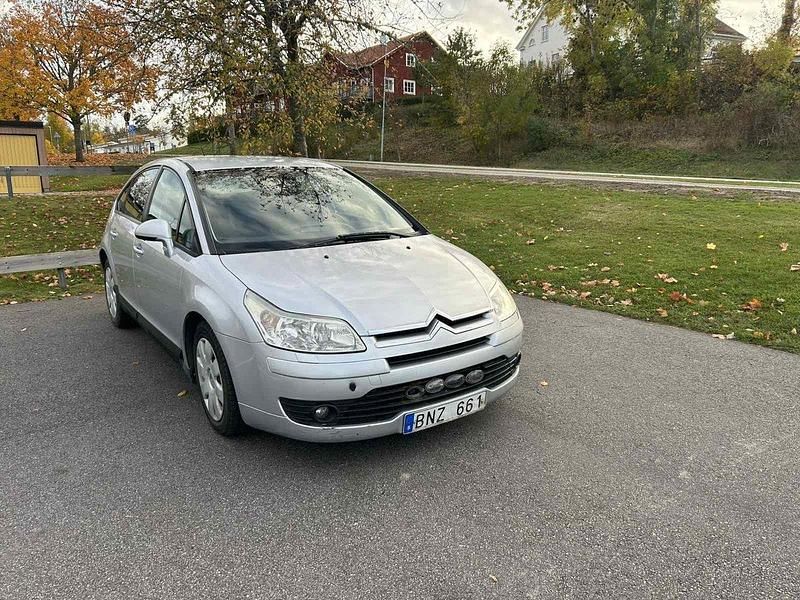 Silver Begagnad 2007 Citroën C4 Halvkombi | 13 500 kr (Bra pris) - Bild 1/4
