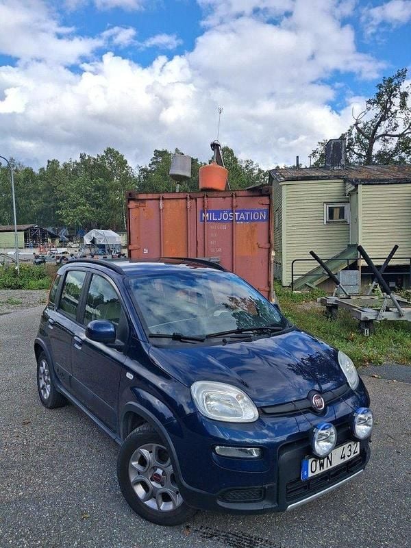 Blå Begagnad 2013 Fiat Panda 4x4 Halvkombi | 72 500 kr - Bild 1/4