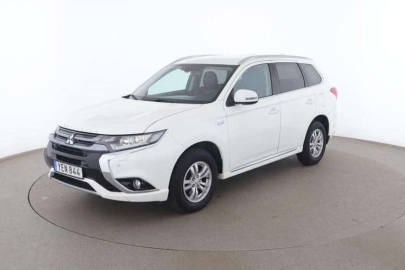 Vit Begagnad 2016 Mitsubishi Outlander P-HEV SUV | 185 000 kr (Marknadspris) - Bild 1/3