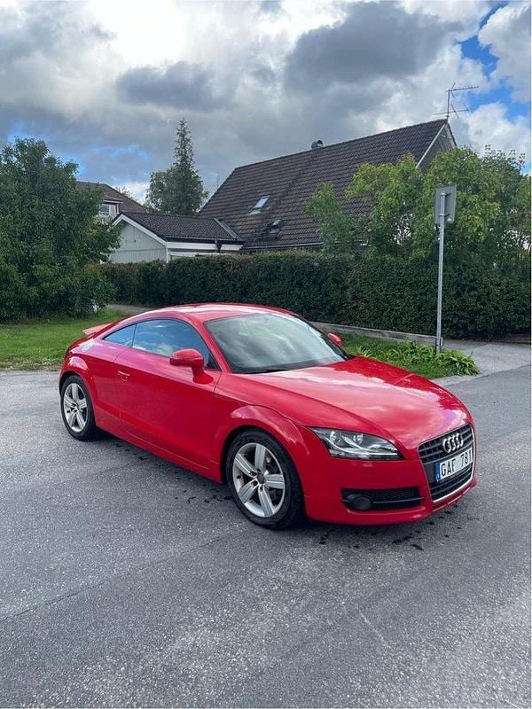 Röd Begagnad 2008 Audi TT Sportkupé | 95 000 kr (Superpris) - Bild 1/4