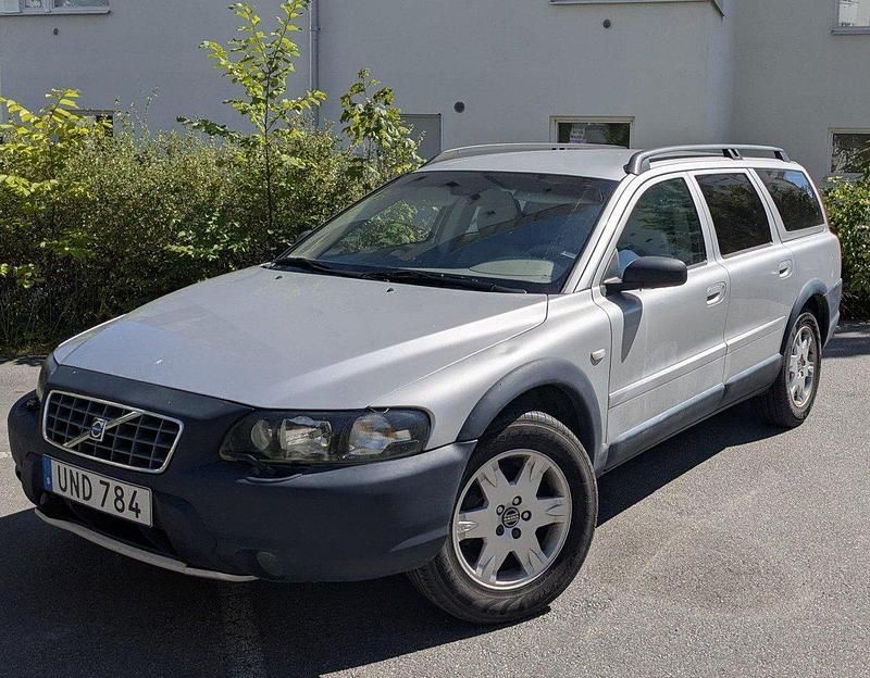 Grå Begagnad 2004 Volvo XC70 Business Edition SUV | 24 900 kr (Bra pris) - Bild 1/4