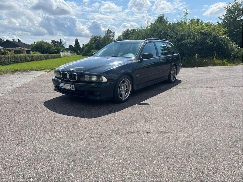 Svart Begagnad 2002 BMW 540 M Sport Kombi | 35 000 kr - Bild 1/4