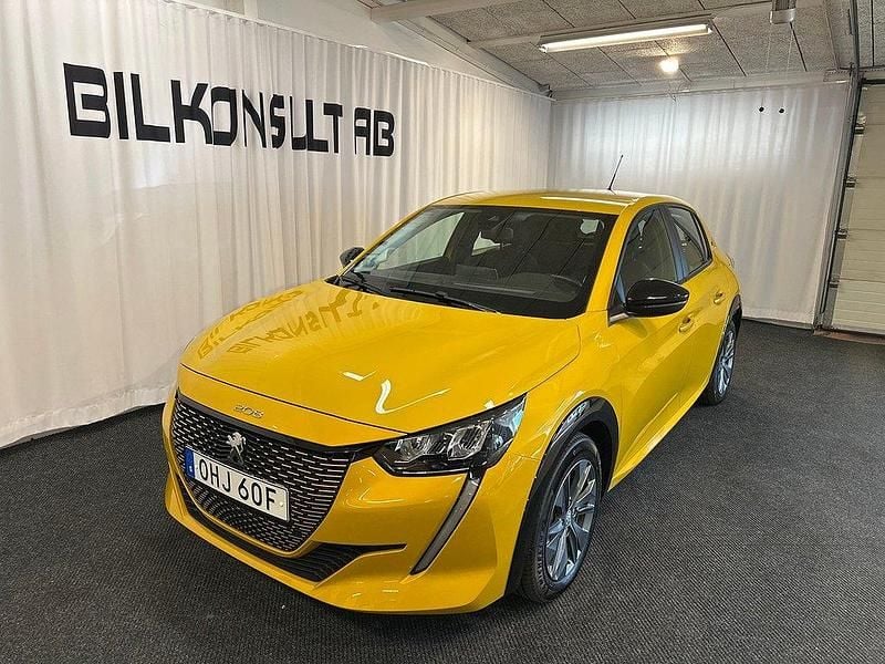 Gul Begagnad 2022 Peugeot e-208 Active Halvkombi | 174 000 kr (Marknadspris) - Bild 1/4
