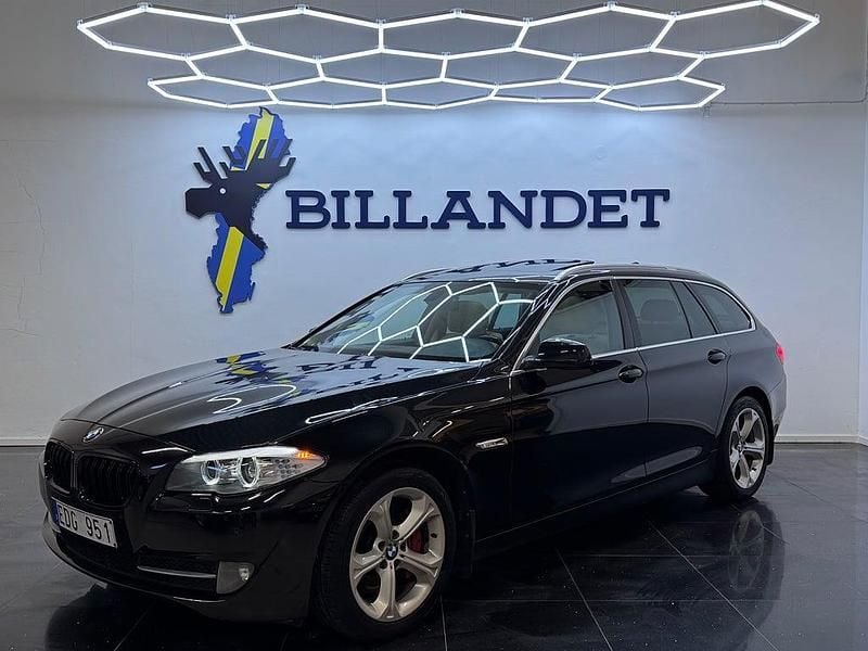 Svart Begagnad 2013 BMW 530 Kombi | 109 900 kr (Marknadspris) - Bild 1/4