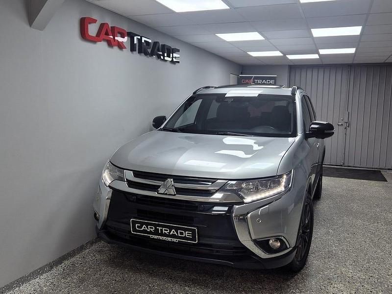 Silver Begagnad 2018 Mitsubishi Outlander SUV | 139 900 kr (Marknadspris) - Bild 1/4