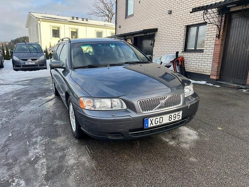 Begagnad Volvo V70 Business Edition 140 HK (102 kW) 2006 Grå Kombi