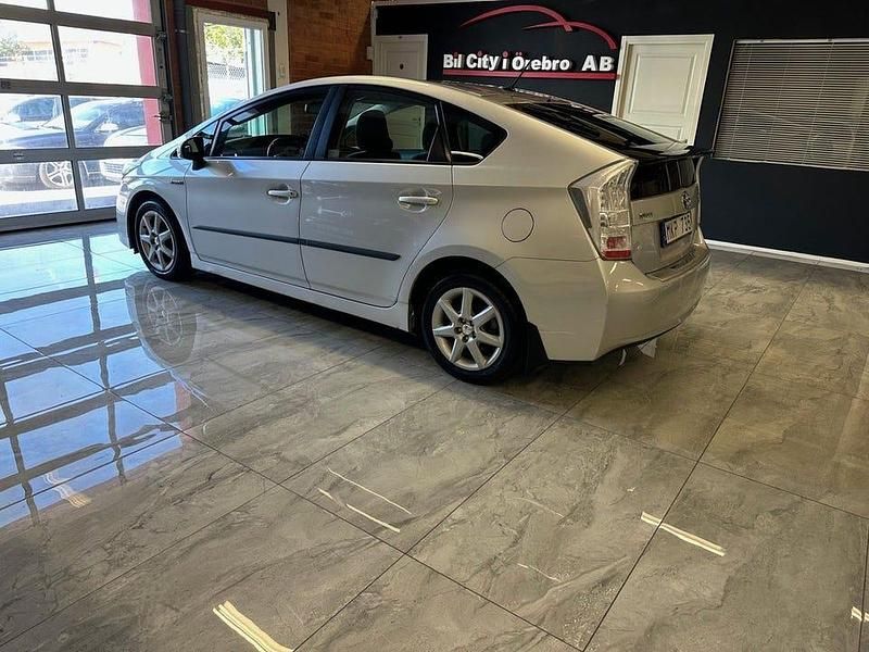 Begagnad Toyota Prius 136 HK (100 kW) 2009 Silver Halvkombi