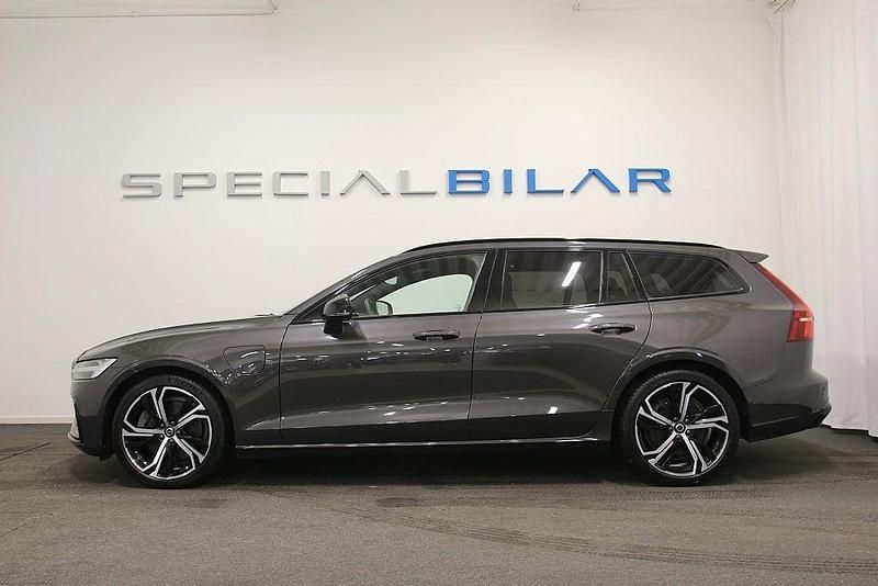 Begagnad Volvo V60 Plus 349 HK (256 kW) 2022 Grå Kombi