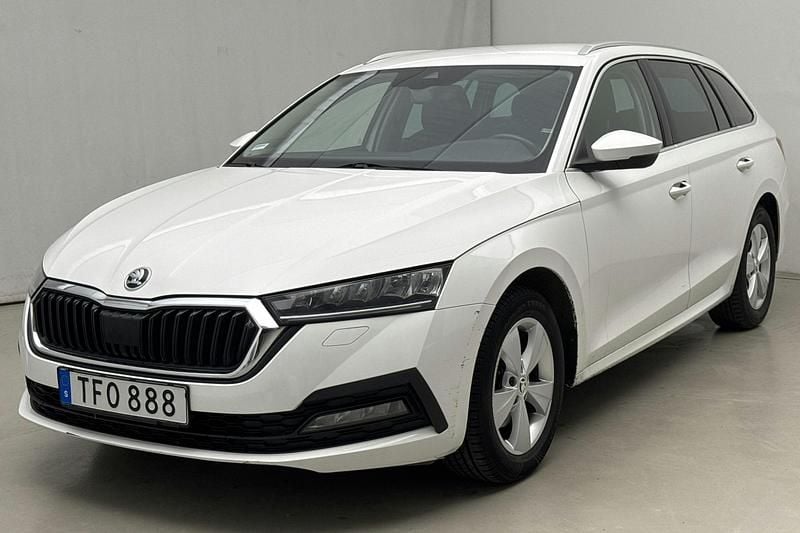 Vit Begagnad 2023 Skoda Octavia | 120 000 kr - Bild 1/4