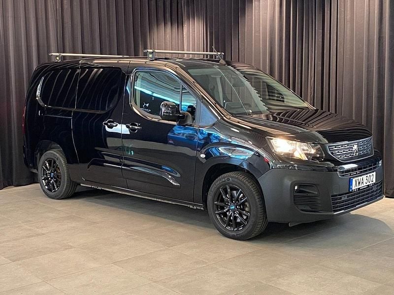 Svart Begagnad 2023 Peugeot Partner Minibuss | 295 000 kr - Bild 1/4