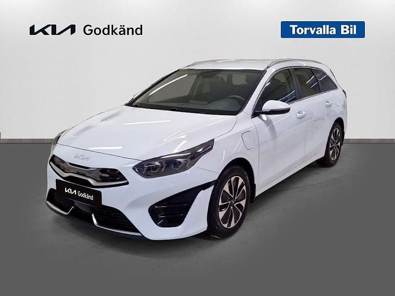 Vit Begagnad 2022 Kia Ceed Advance Halvkombi | 249 900 kr (Marknadspris) - Bild 1/3