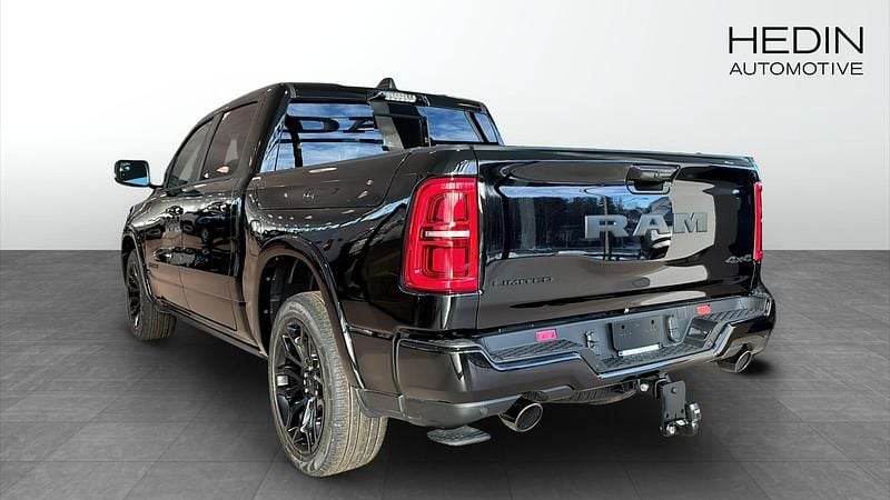 Ny RAM 1500 548 HK (403 kW) 2025 Svart Pickup