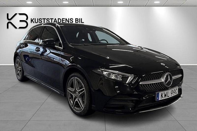 Svart Begagnad 2020 Mercedes A250 AMG Halvkombi | 249 900 kr (Marknadspris) - Bild 1/4