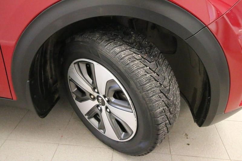 Begagnad Kia Niro 141 HK (103 kW) 2018 Röd SUV