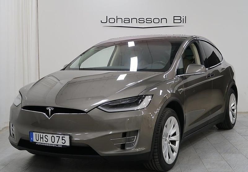 Grå Begagnad 2016 Tesla Model X SUV | 299 900 kr - Bild 1/4